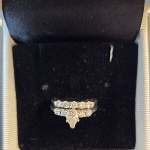 Pear Brilllant Cut Diamond Ring Set